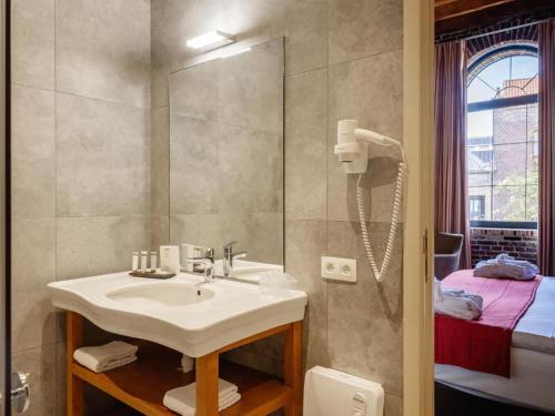 a bathroom with a sink and a shower at Budget Rooms by Ghent River in Ghent