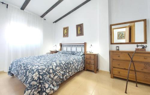 Ένα ή περισσότερα κρεβάτια σε δωμάτιο στο Gorgeous Home In Gilet With House A Panoramic View