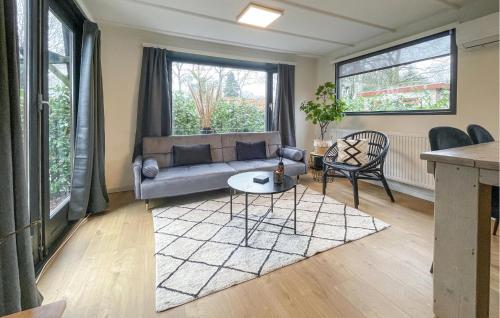 Χώρος καθιστικού στο 1 Bedroom Cozy Stacaravan In Putten