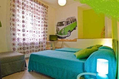 a bedroom with a bed and a painting of a bus at Tra Gianicolo e Trastevere in Rome