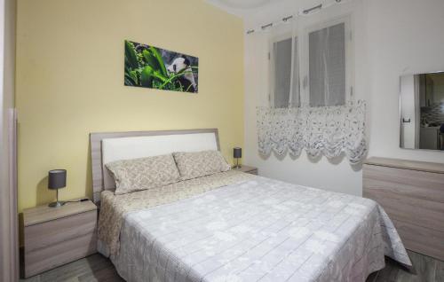 a bedroom with a white bed and a window at Awesome Apartment In Comiso With Kitchen in Comiso
