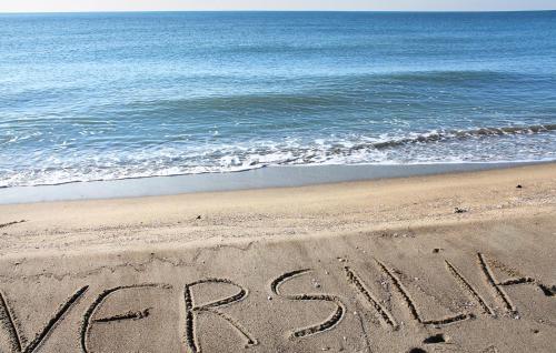 a sign written in the sand on the beach at Nice Apartment In Verni With Wifi in Verni