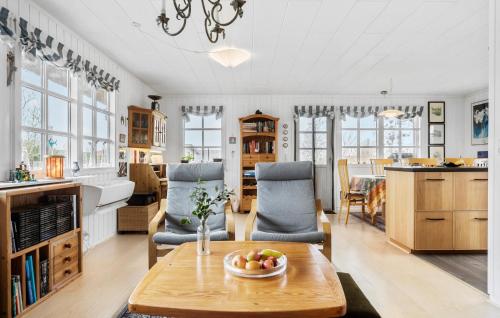 Istumisnurk majutusasutuses Cozy Home In Stubbekbing With Wifi