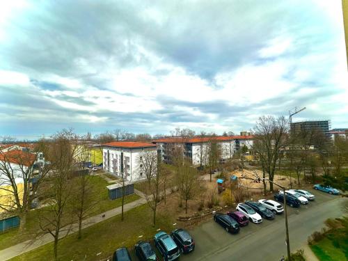 a parking lot with cars parked in a city at Wohnung mit Balkon in Fürth in Fürth