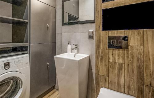 Ένα μπάνιο στο Lovely Home In Poronin