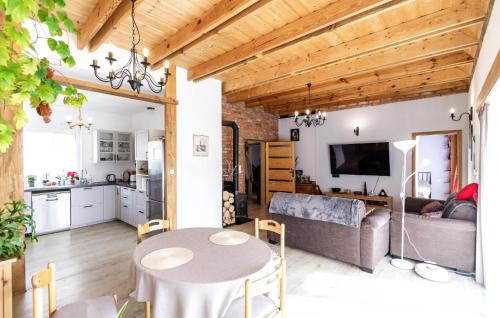 Η κουζίνα ή μικρή κουζίνα στο Amazing Home In Jagatowo With Kitchen