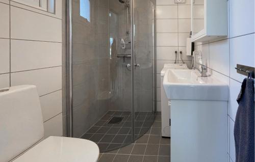Koupelna v ubytování Nice Home In Farhult With Kitchen