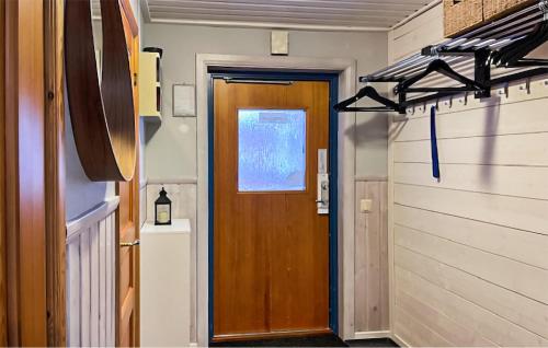 a hallway with a wooden door and a window at Gorgeous Apartment In Sysslebäck in Sysslebäck