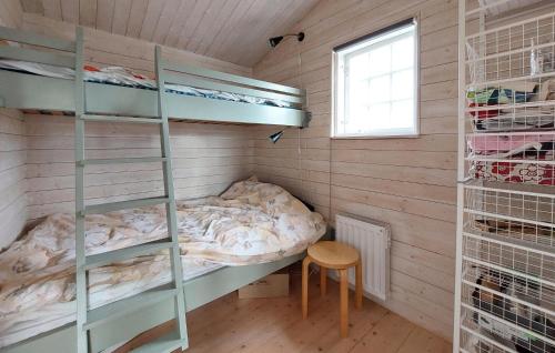 Двуетажно легло или двуетажни легла в стая в Beautiful Home In Haverdal With Jacuzzi