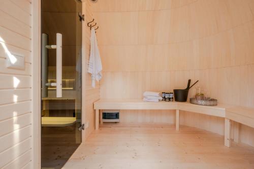 a bathroom with a bench in a room at Herzmuschel in Ueckeritz