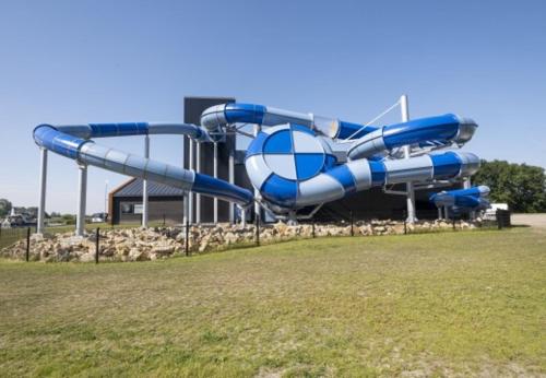 Πισίνα στο ή κοντά στο Stacaravan op 5 Sterren Vakantiepark De Kuilart Friesland aan het Meer met Zwembad 5P 116