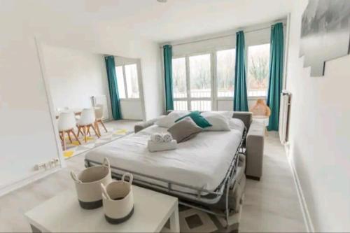 * Cosy & Spacieux * (75 M2) RER D à 5 min à pied