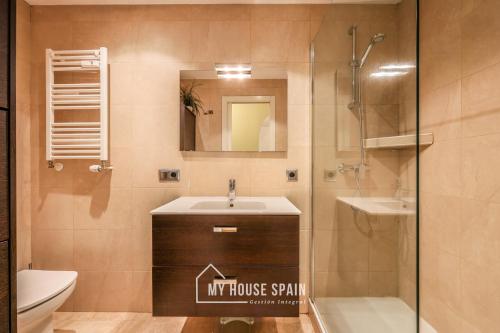 a bathroom with a sink and a shower at MyHouseSpain-Tranquilo apartamento con balcón in Madrid