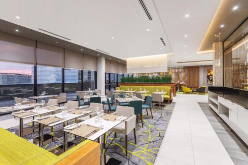 Ruang duduk di Hilton Garden Inn Windhoek
