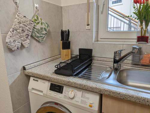 Kuchyň nebo kuchyňský kout v ubytování SONNENSCHEIN... ankommen und Zuhause fühlen... Apart-VL