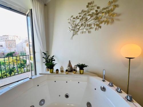 Ein Badezimmer in der Unterkunft Suite la terrazza di Don Peppino