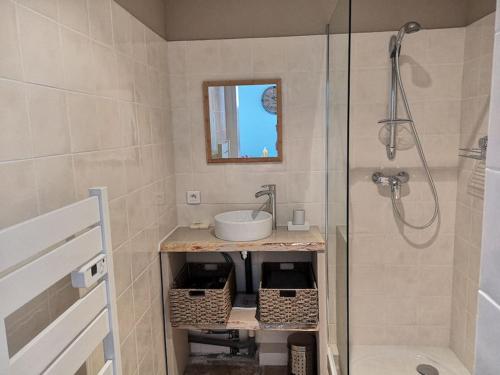 Bathroom sa Détours en Provence - Lavande 3*