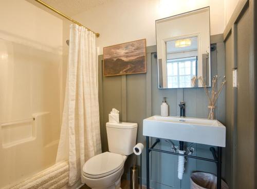 Phòng tắm tại Southern Travel - Charming 3 BR