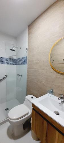 Bilik mandi di Miami Hotel Cartagena - Luxury Apartments