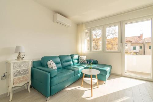 Stylish apartment Olga near beach and Old Town