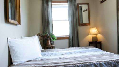Ένα ή περισσότερα κρεβάτια σε δωμάτιο στο 4 Bedroom Condo at Tyrolean at Blue Mountain