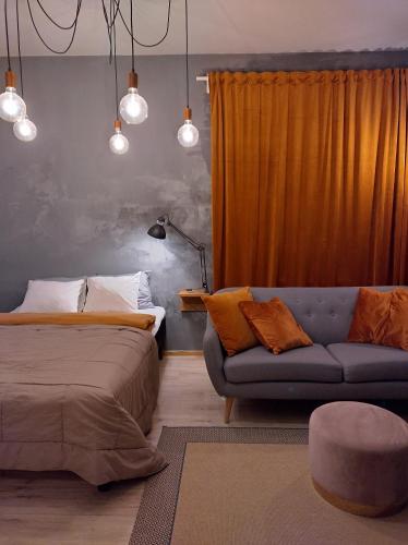 Ένα ή περισσότερα κρεβάτια σε δωμάτιο στο Viihtyisä 27 neliön studio Mikkelin Nuijamiehessä