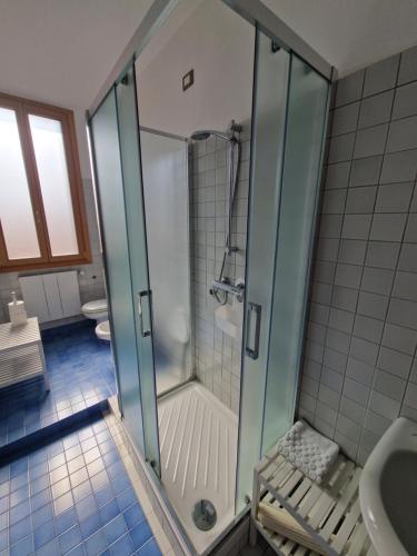 a shower with a glass door in a bathroom at Residenza La Veranda a Rialto in Venice