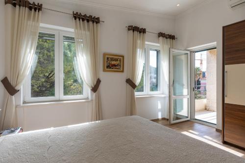Luxury Sunset Beach Apartments-free parking