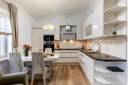 Luxury Sunset Beach Apartments-free parking