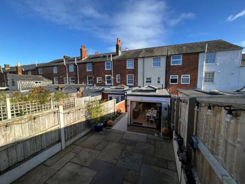 a view of a backyard with a house at York Street in Cowes