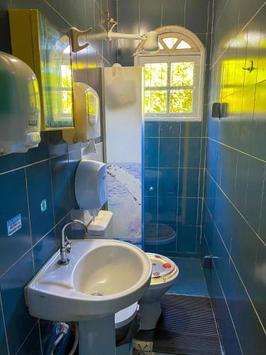 Onça da Praia Hostelにあるバスルーム