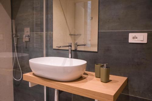 Ένα μπάνιο στο YOUR HOUSE ROOMS 3