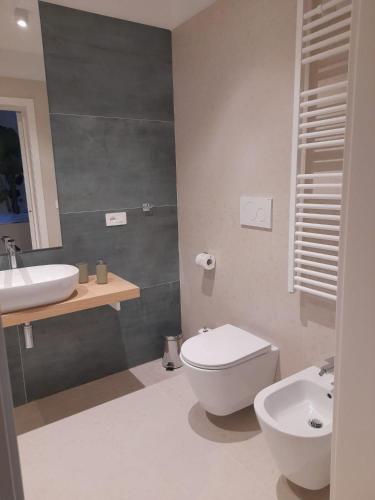 Ένα μπάνιο στο YOUR HOUSE ROOMS 3