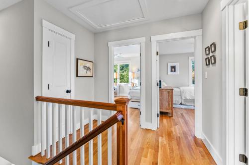 Fotografie z fotogalerie ubytování Modern Family Home Walkable to Town ve Vineyard Haven
