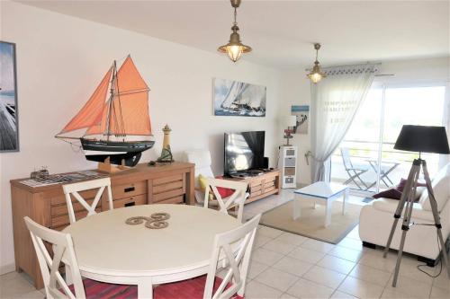 Fotografia z galérie ubytovania Superbe appartement avec WIFI, petite vue mer à TREGASTEL - Réf 26 v destinácii Trégastel