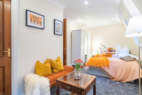 Chic 3-Bed Mews Townhouse By LiveStay Short Lets & Serviced Accommodation St John's Wood With Free WiFi