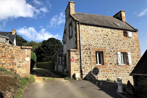 Fotografia z galérie ubytovania Maison à 50m du port dans superbe environnement à PLOUMANAC'H - PERROS-GUIREC Réf - 324 v destinácii Perros-Guirec