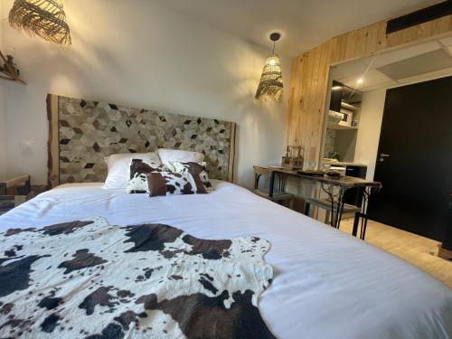Ένα ή περισσότερα κρεβάτια σε δωμάτιο στο [Chalet] Studio Premium, WIFI, Chaleureux