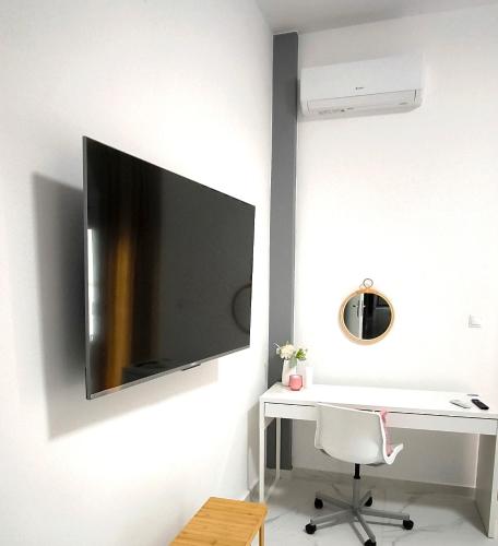 a flat screen tv hanging on a wall at FlatFifty in Ierapetra