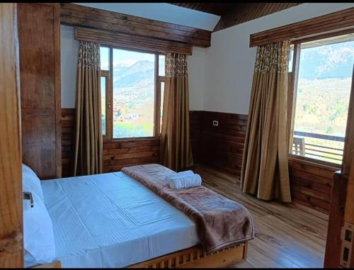 Katil atau katil-katil dalam bilik di Crazy House Devku's Villa