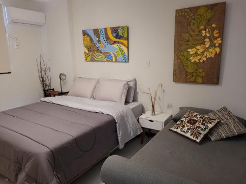 En eller flere senge i et værelse på Apartamento Boutique Barra da Tijuca Península