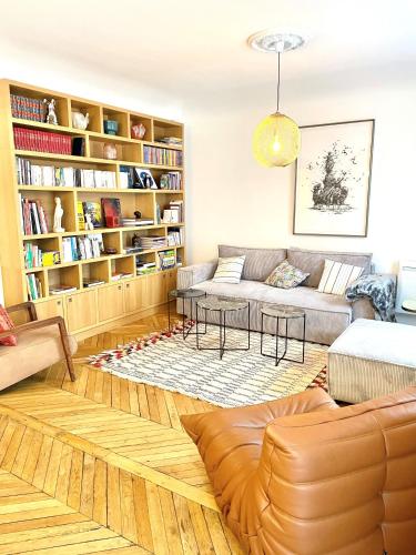 Spatious Charming Parisian flat (central, Republique place, Le Marais)