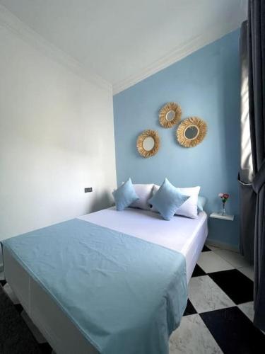Una cama o camas en una habitación de belle Duplex with terrace and rooftop in the heart of medina