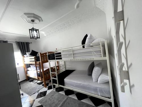 Una cama o camas en una habitación de belle Duplex with terrace and rooftop in the heart of medina