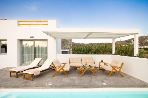 ZOE Cycladic House With Pool