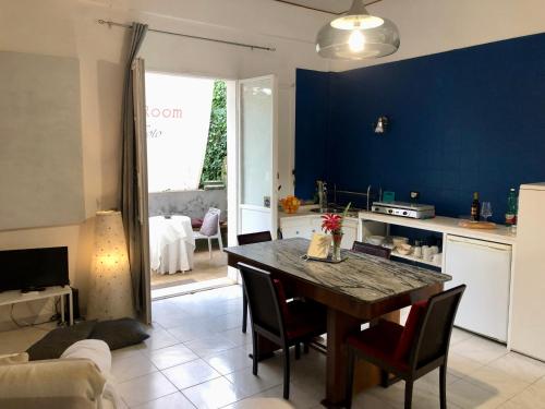 a kitchen and dining room with a table and chairs at ArtRoom Garden in Noto