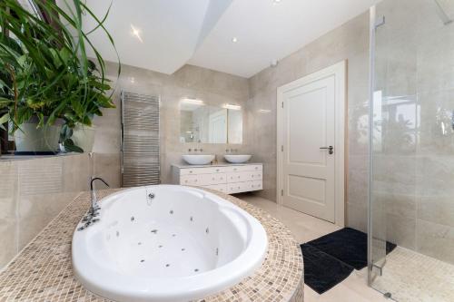 Foto da galeria de Property 434 - Oughterard em Oughterard