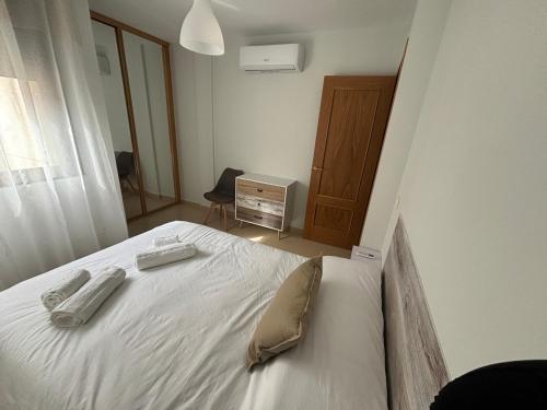 a bedroom with a bed with two towels on it at Duplex entre molinos in Consuegra