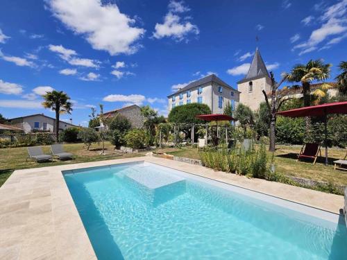 Πισίνα στο ή κοντά στο Le Presbytère de St-Laurent (Charente)