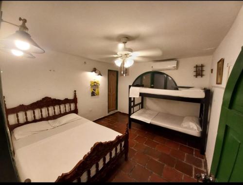a bedroom with two bunk beds and a ceiling at Casa Paula santa marta in Gaira